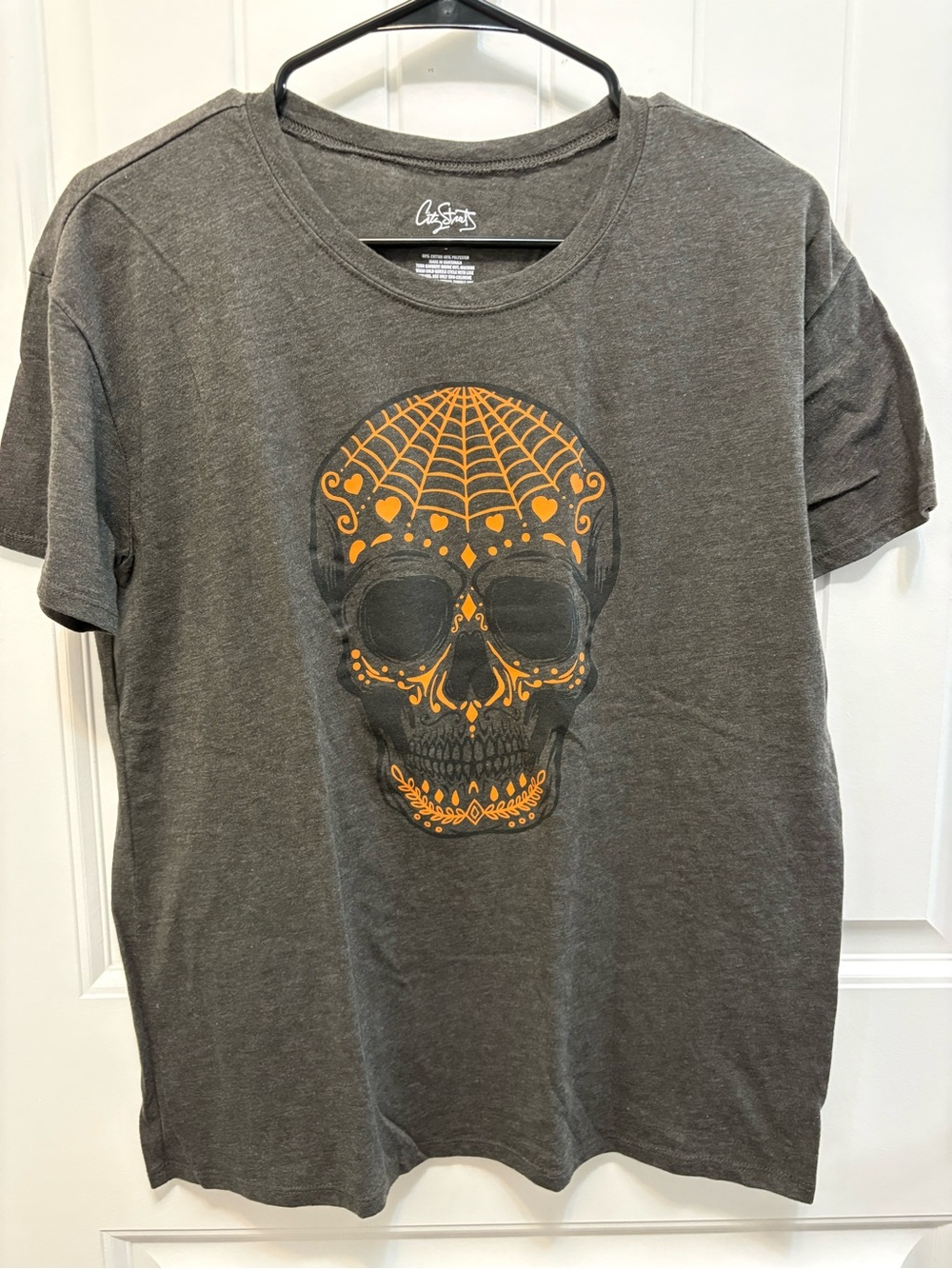 City Streets Charcoal Gray Tee with Orange Skull Graphic. Size Large.